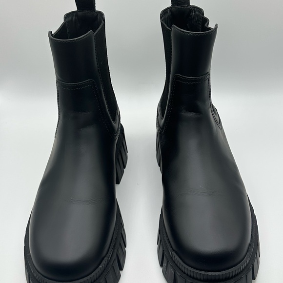 Prada boots - Picture 2 of 8